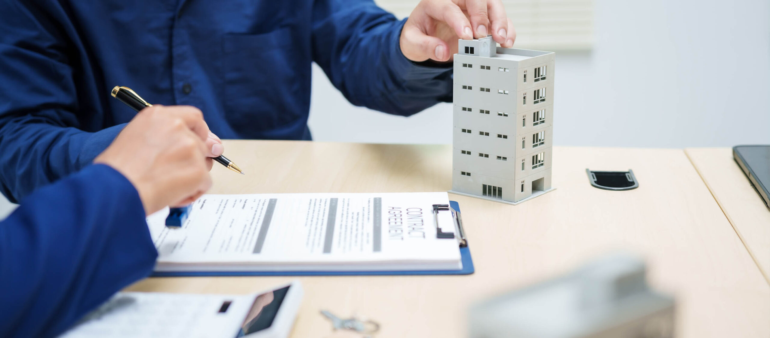 An illustration of a conflict mediation concept, depicting a pro